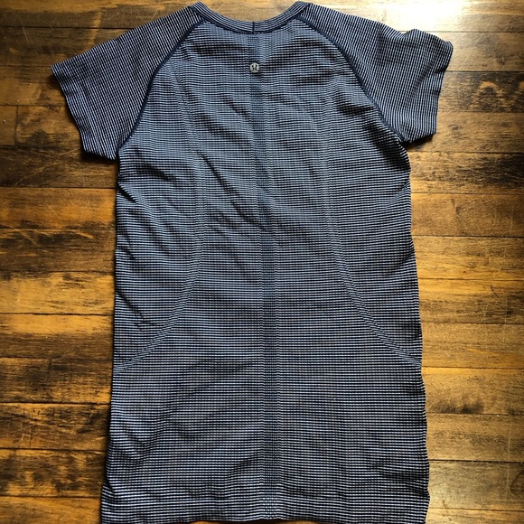 Lululemon Ladies Top - Picture 4 of 5